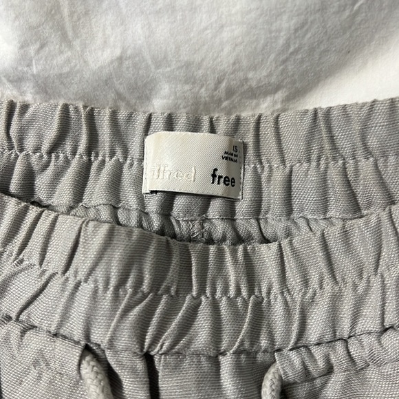 Aritzia Shorts xs- lightly worn - Picture 3 of 3